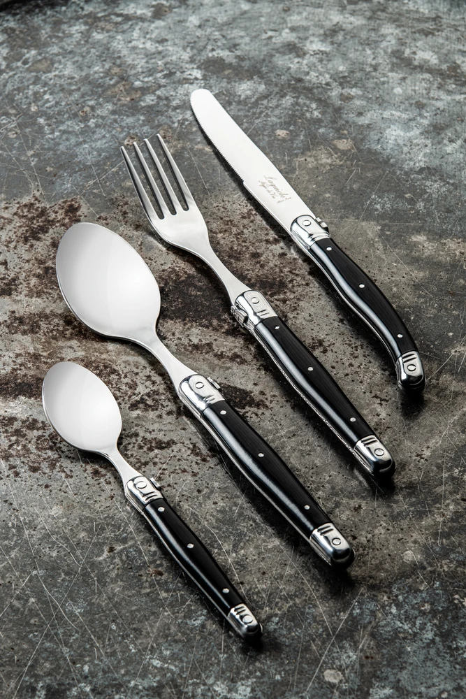 Laguiole Style de Vie Bestekset Premium Line - Zwart - 24 delig / 6 personen Laguiole Style De Vie Bestekset Premium Line - Zwart - 24 Delig / 6 Personen -Praktische Winkel Voor Keukenbenodigdheden PrCouvZwart 1