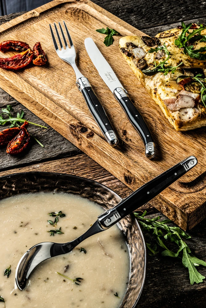 Laguiole Style de Vie Bestekset Premium Line - Zwart - 24 delig / 6 personen Laguiole Style De Vie Bestekset Premium Line - Zwart - 24 Delig / 6 Personen -Praktische Winkel Voor Keukenbenodigdheden PrCouvZwart 2