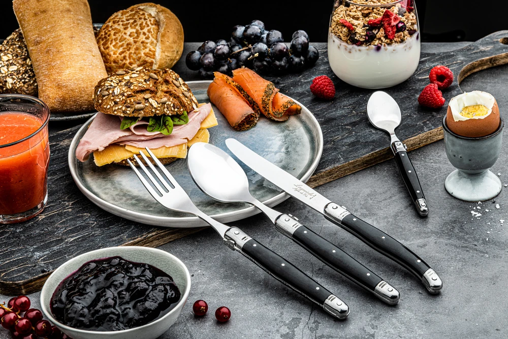 Laguiole Style de Vie Bestekset Premium Line - Zwart - 24 delig / 6 personen Laguiole Style De Vie Bestekset Premium Line - Zwart - 24 Delig / 6 Personen -Praktische Winkel Voor Keukenbenodigdheden PrCouvZwart 3