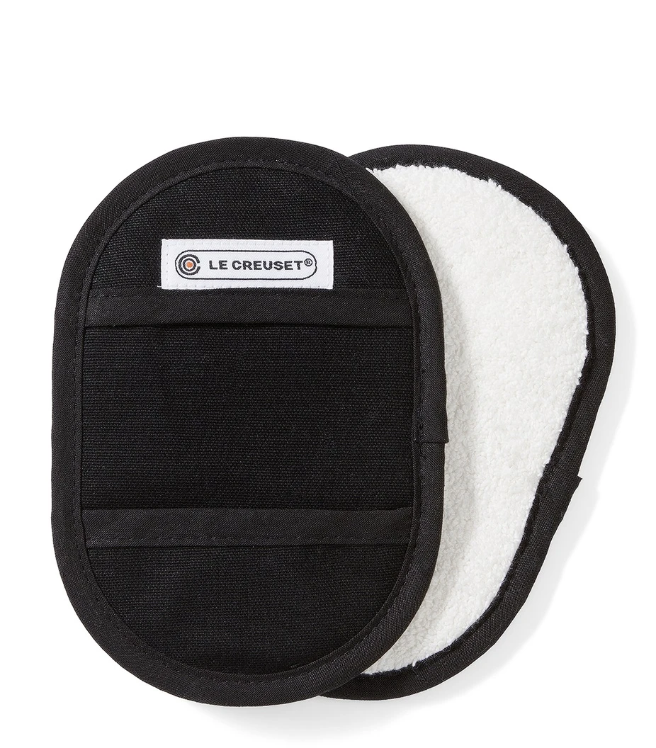 Le Creuset Pannenlappen - Zwart - 18 x 13 cm - 2 stuks Le Creuset Pannenlappen - Zwart - 18 X 13 Cm - 2 Stuks -Praktische Winkel Voor Keukenbenodigdheden RS8235 LC 20180202 ZA PS 00049 1