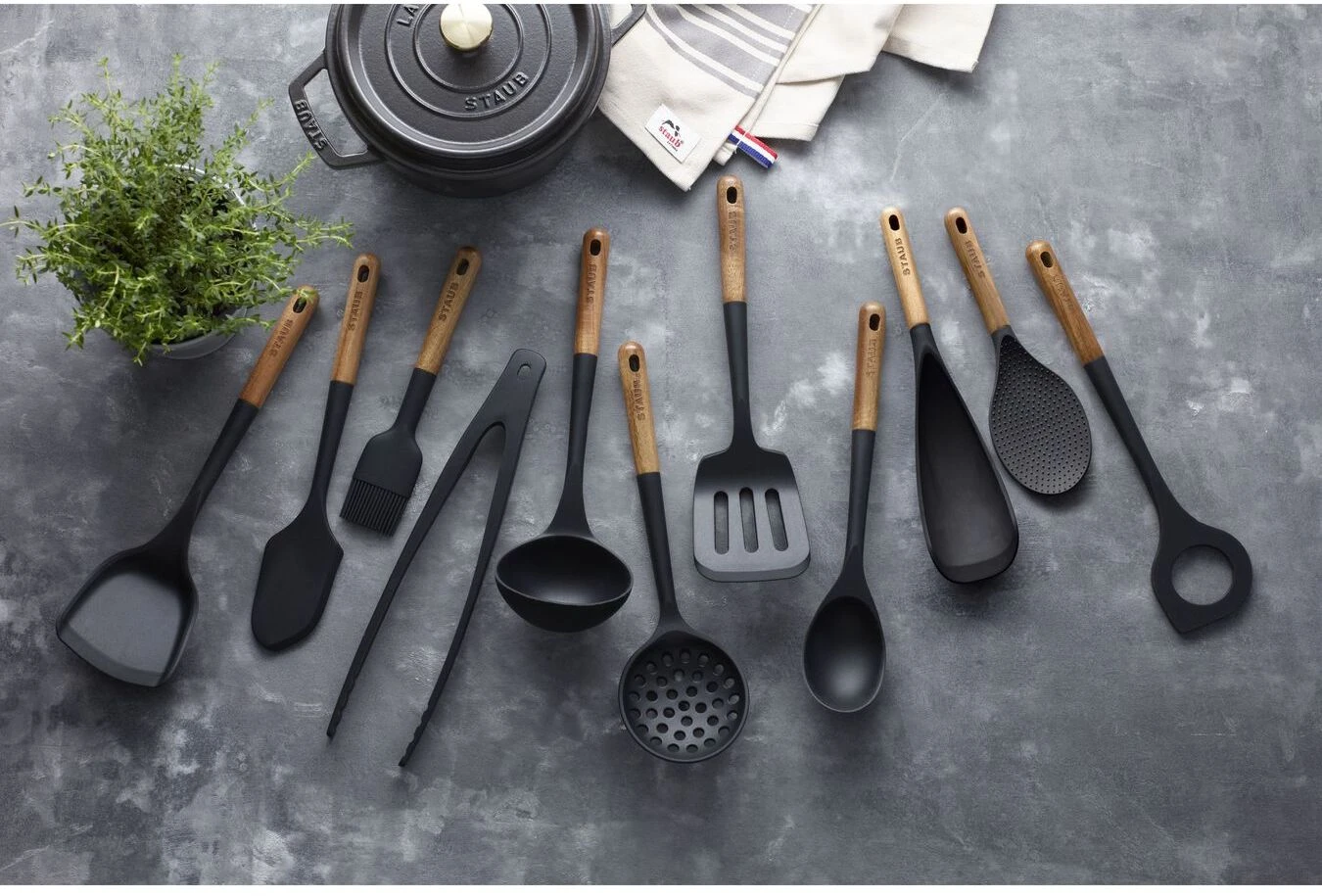 Staub Soeplepel 31 cm Staub Soeplepel 31 Cm -Praktische Winkel Voor Keukenbenodigdheden STAUB 424408304