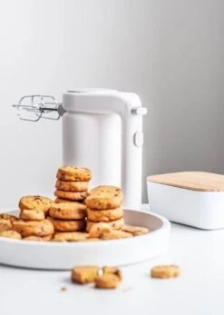 RIG TIG Rig-Tig Handmixer Foodie - 170 W - Wit 5 RIG TIG Rig-Tig Handmixer Foodie - 170 W - Wit -Praktische Winkel Voor Keukenbenodigdheden Saffranskakor Rig Tig bakalite.se 2