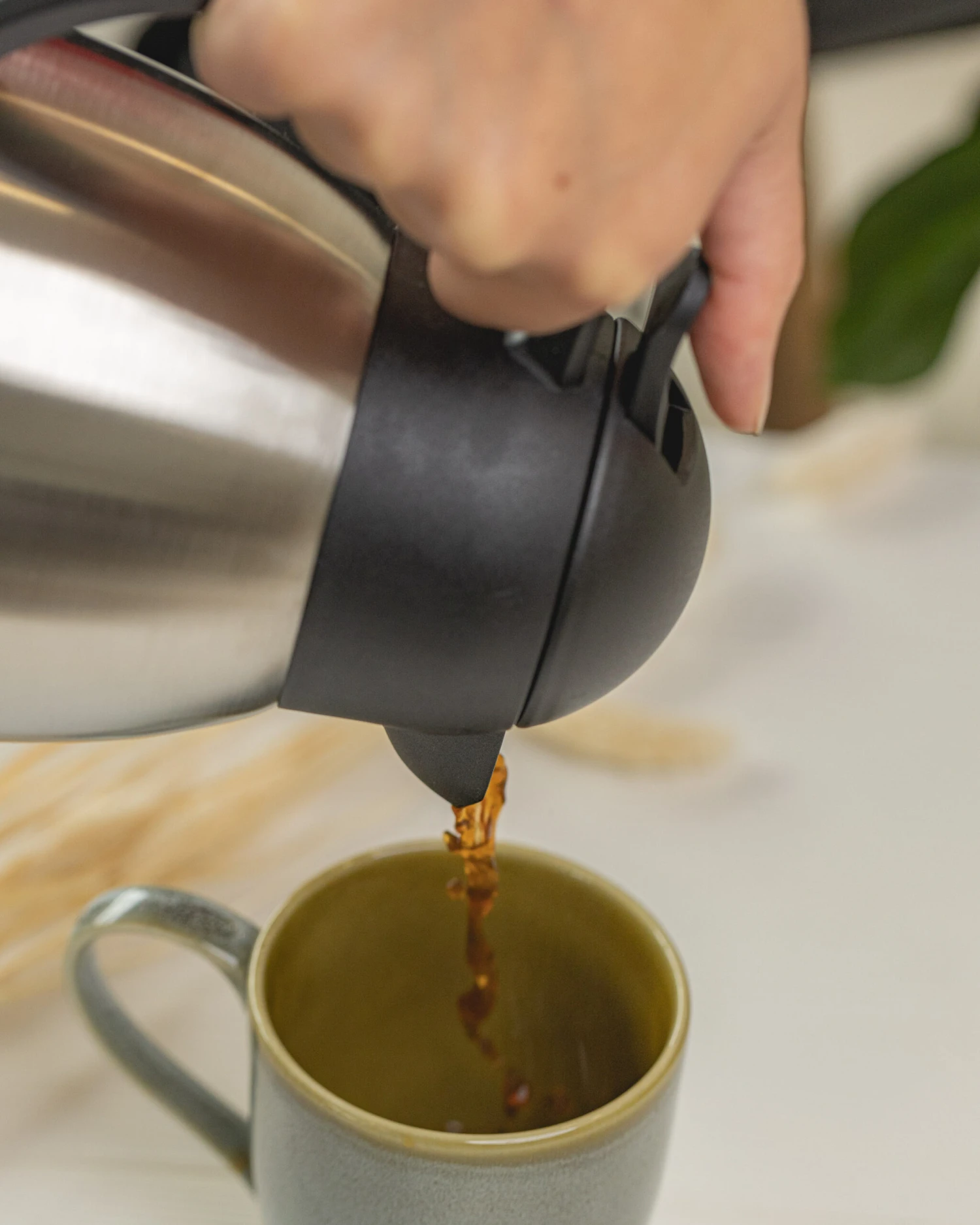 Sareva Thermoskan - RVS - Zwart - 1 liter Sareva Thermoskan - RVS - Zwart - 1 Liter -Praktische Winkel Voor Keukenbenodigdheden Schenken 2 scaled