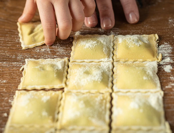 Marcato Ravioli Maker met Deegroller - 48 Vaks - 2.5 x 2.5 cm Marcato Ravioli Maker Met Deegroller - 48 Vaks - 2.5 X 2.5 Cm -Praktische Winkel Voor Keukenbenodigdheden Screenshot 2 3