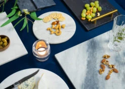 Jay Hill Snijplank / Serveerplank / Borrelplank Marmer - Grijs - ø 30 Cm 5 Jay Hill Snijplank / Serveerplank / Borrelplank Marmer - Grijs - ø 30 Cm -Praktische Winkel Voor Keukenbenodigdheden Serveerplank Grijs 7 2 1