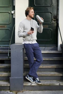 Mepal Thermosfles Ellipse Natural Brushed 900 Ml 3 Mepal Thermosfles Ellipse Natural Brushed 900 Ml -Praktische Winkel Voor Keukenbenodigdheden Sfeerbeeld Thermosfles900ml 2