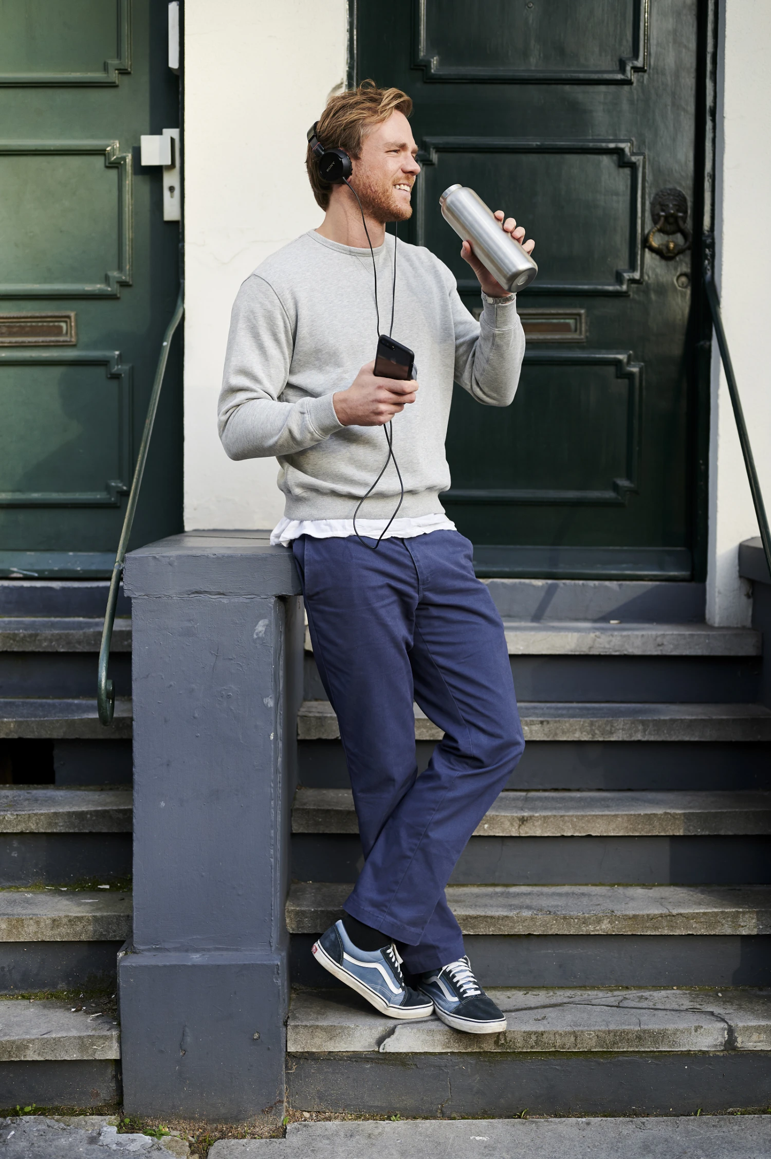 Mepal Thermosfles Ellipse Natural Brushed 900 ml Mepal Thermosfles Ellipse Natural Brushed 900 Ml -Praktische Winkel Voor Keukenbenodigdheden Sfeerbeeld Thermosfles900ml 2