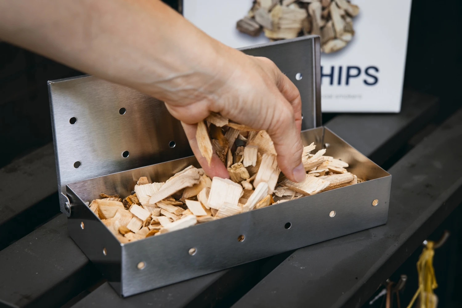 Jay Hill BBQ Smoker Box / Rookbox - RVS - 22 x 9 x 4 cm Jay Hill BBQ Smoker Box / Rookbox - RVS - 22 X 9 X 4 Cm -Praktische Winkel Voor Keukenbenodigdheden Smokebox Rookhout 2