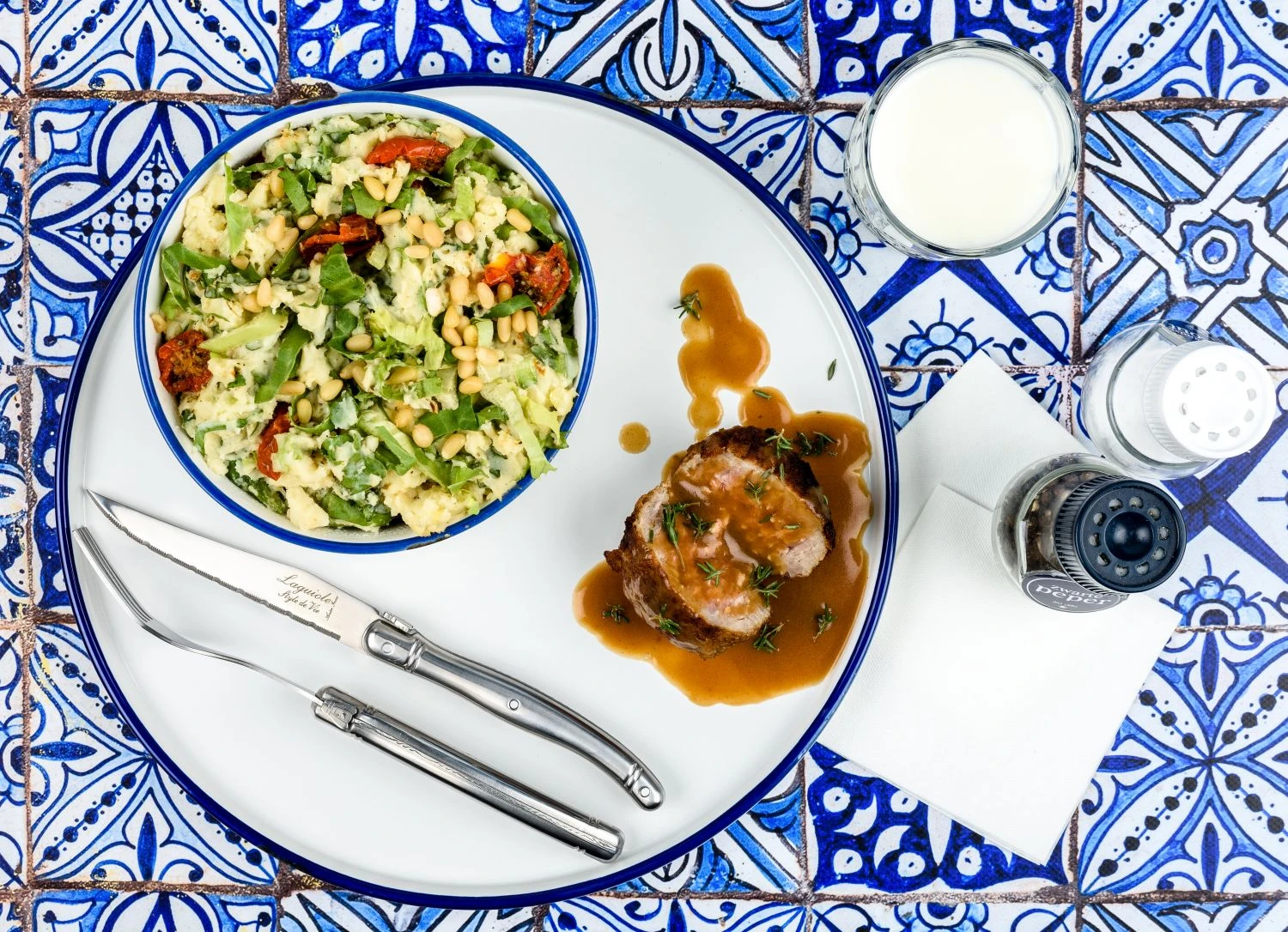 Laguiole Style de Vie Steakmessen Premium Line RVS 6 Stuks Laguiole Style De Vie Steakmessen Premium Line RVS 6 Stuks -Praktische Winkel Voor Keukenbenodigdheden Style de Vie locatieshoot oktober 077