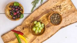 Jay Hill Serveerplank Tunea - Olijfhout - Schors XL 64 - 72 Cm 7 Jay Hill Serveerplank Tunea - Olijfhout - Schors XL 64 - 72 Cm -Praktische Winkel Voor Keukenbenodigdheden Tunea 1