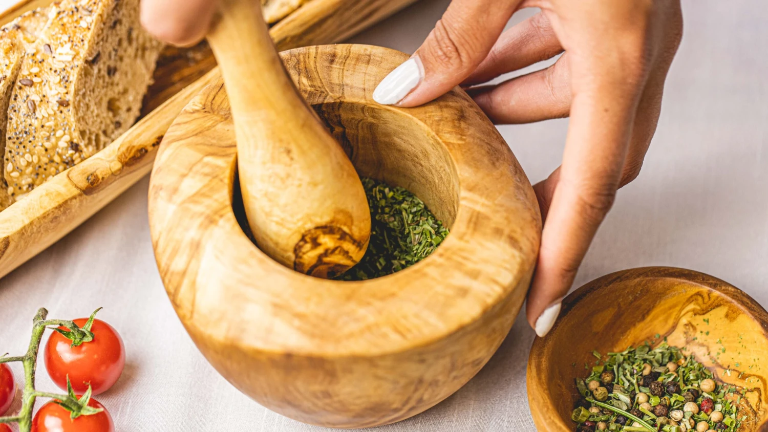 Jay Hill Vijzel Tunea - Olijfhout - ø 12 cm Jay Hill Vijzel Tunea - Olijfhout - ø 12 Cm -Praktische Winkel Voor Keukenbenodigdheden TuneaHand 10 scaled