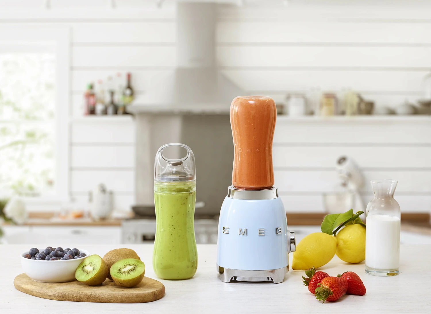 SMEG Smoothie Blender - compact - Pastelblauw - 600 ml - PBF01PBEU SMEG Smoothie Blender - Compact - Pastelblauw - 600 Ml - PBF01PBEU -Praktische Winkel Voor Keukenbenodigdheden WEB PBF01PBEU L02.jpg