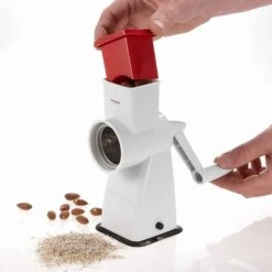 Westmark Rasp / Amandelmolen Kunststof Wit 4 Westmark Rasp / Amandelmolen Kunststof Wit -Praktische Winkel Voor Keukenbenodigdheden Westmark Amandelmolen 3 2