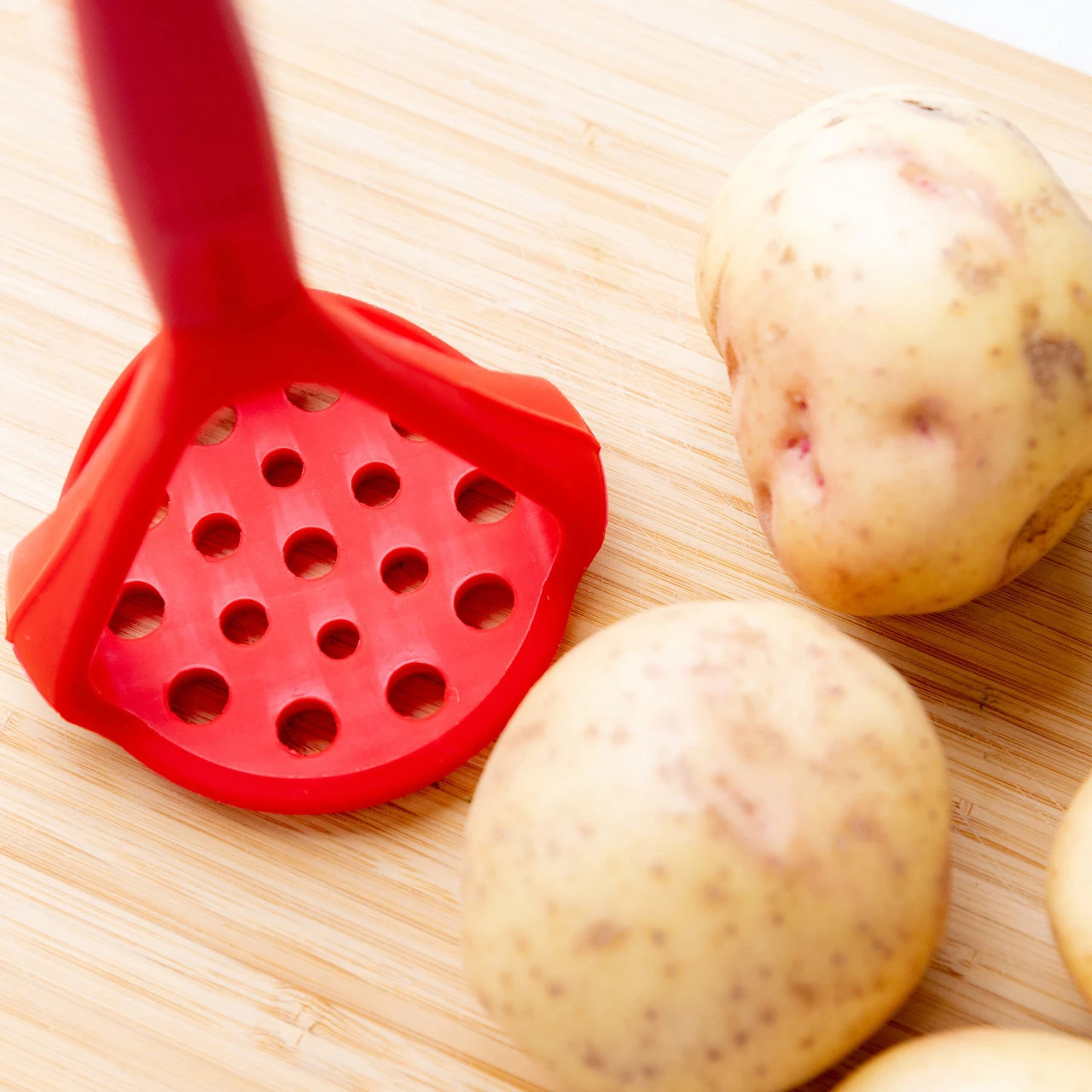 Colourworks Aardappelstamper Rood - 25 cm Colourworks Aardappelstamper Rood - 25 Cm -Praktische Winkel Voor Keukenbenodigdheden an6vy1cicb8glkczpvwv 30813