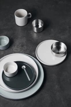 Blomus Schenkkan Pilare - Mirage Grey - 1 Liter -Praktische Winkel Voor Keukenbenodigdheden blomus MIO servies 25