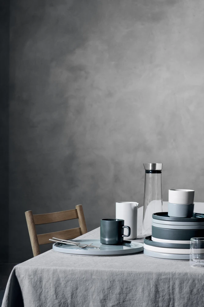 Blomus Schenkkan Pilare - Mirage Grey - 500 ml Blomus Schenkkan Pilare - Mirage Grey - 500 Ml -Praktische Winkel Voor Keukenbenodigdheden blomus mio 22