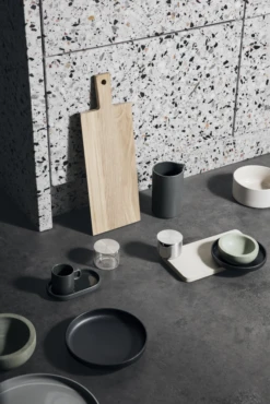 Blomus Schenkkan Pilare - Mirage Grey - 1 Liter -Praktische Winkel Voor Keukenbenodigdheden blomus servies mio 12