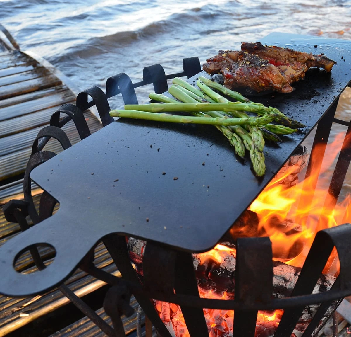 Fernus & Friends Fireplate - Bakplaat voor op vuur Fernus & Friends Fireplate - Bakplaat Voor Op Vuur -Praktische Winkel Voor Keukenbenodigdheden fireplate water