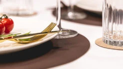 Jay Hill Placemats - Vegan Leer - Bruin / Zand - Dubbelzijdig - ø 38 Cm - 6 Stuks 5 Jay Hill Placemats - Vegan Leer - Bruin / Zand - Dubbelzijdig - ø 38 Cm - 6 Stuks -Praktische Winkel Voor Keukenbenodigdheden jay hill placemat 2