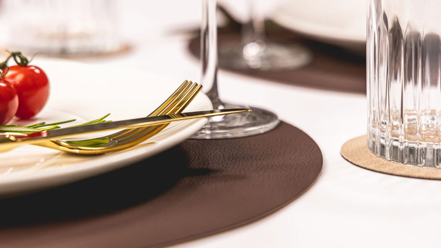 Jay Hill Placemats - Vegan leer - Bruin / Zand - dubbelzijdig - ø 38 cm - 6 Stuks Jay Hill Placemats - Vegan Leer - Bruin / Zand - Dubbelzijdig - ø 38 Cm - 6 Stuks -Praktische Winkel Voor Keukenbenodigdheden jay hill placemat 2 scaled