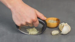 Sareva Knoflookpers 4 Sareva Knoflookpers -Praktische Winkel Voor Keukenbenodigdheden knoflookpers 2