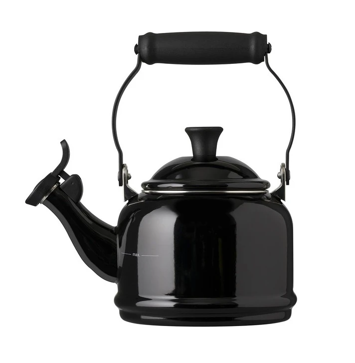 Le Creuset Fluitketel Demi - Ebbenzwart - 1.1 liter Le Creuset Fluitketel Demi - Ebbenzwart - 1.1 Liter -Praktische Winkel Voor Keukenbenodigdheden le creuset fluitketel zwart 1.1l