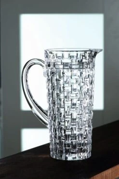 Nachtmann Schenkkan Bossa Nova - 1.2 Liter -Praktische Winkel Voor Keukenbenodigdheden nachtmann karaf bossa nova sfeer