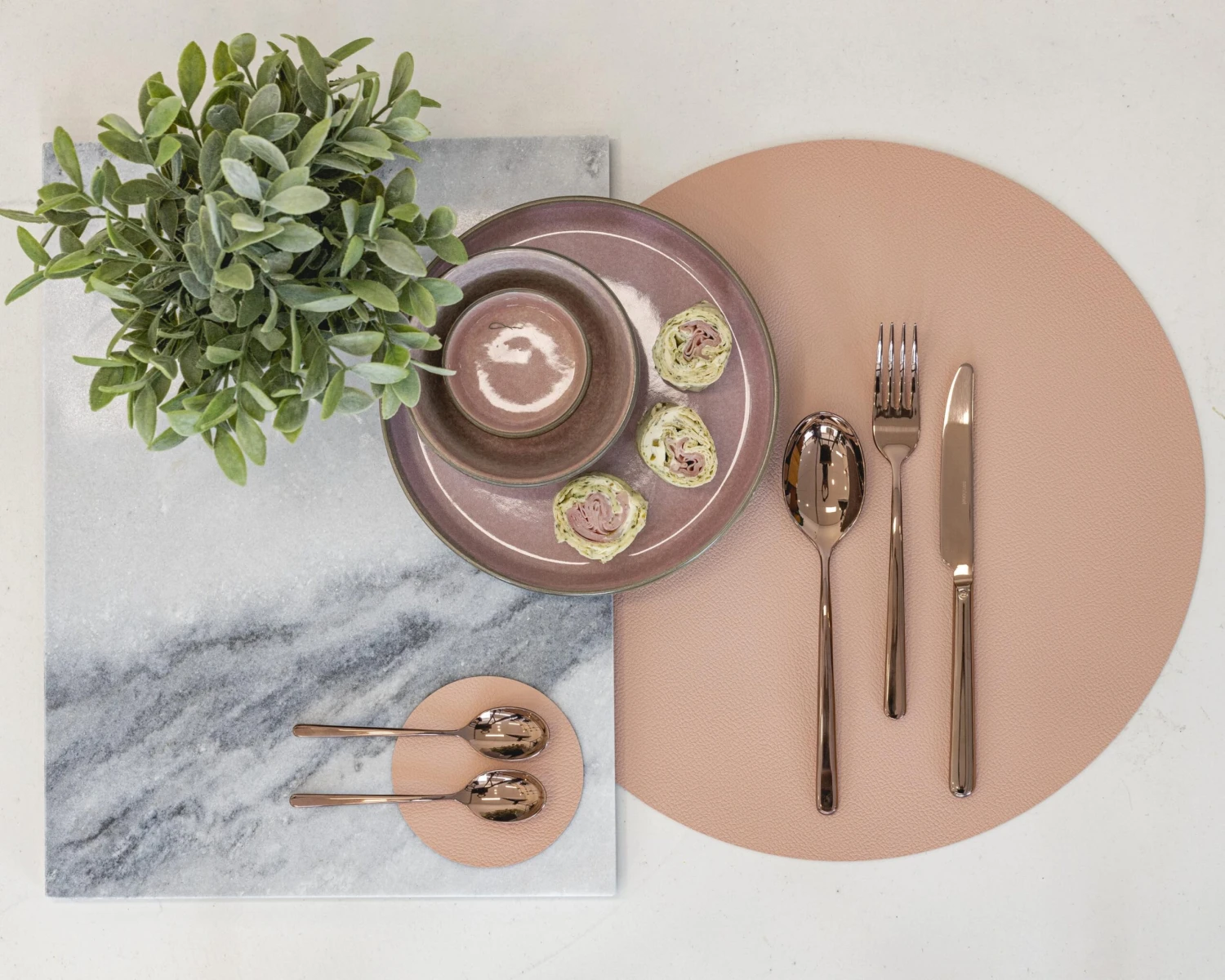 Jay Hill Placemats - Vegan leer - Grijs / Roze - dubbelzijdig - ø 38 cm - 6 Stuks Jay Hill Placemats - Vegan Leer - Grijs / Roze - Dubbelzijdig - ø 38 Cm - 6 Stuks -Praktische Winkel Voor Keukenbenodigdheden placemat 17 1 scaled