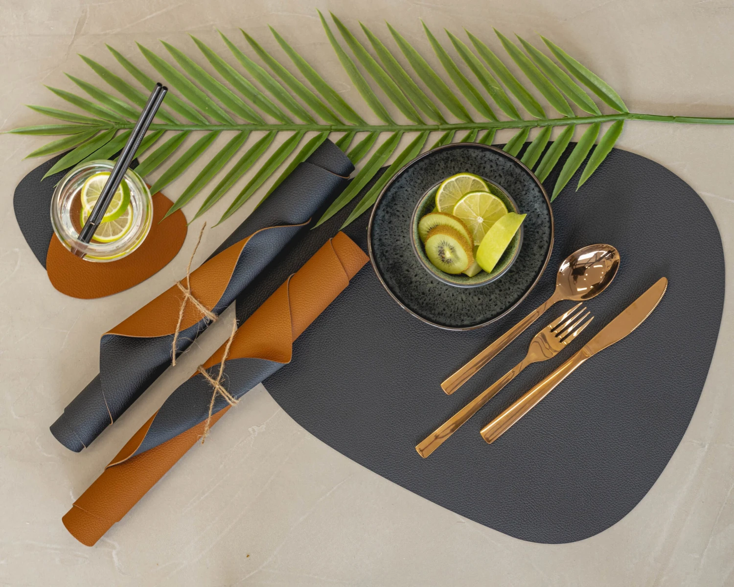 Jay Hill Onderzetters - Vegan leer - Zwart / Cognac - Organic - dubbelzijdig - 13 x 11 cm - 6 stuks Jay Hill Onderzetters - Vegan Leer - Zwart / Cognac - Organic - Dubbelzijdig - 13 X 11 Cm - 6 Stuks -Praktische Winkel Voor Keukenbenodigdheden placemat 5 8 scaled