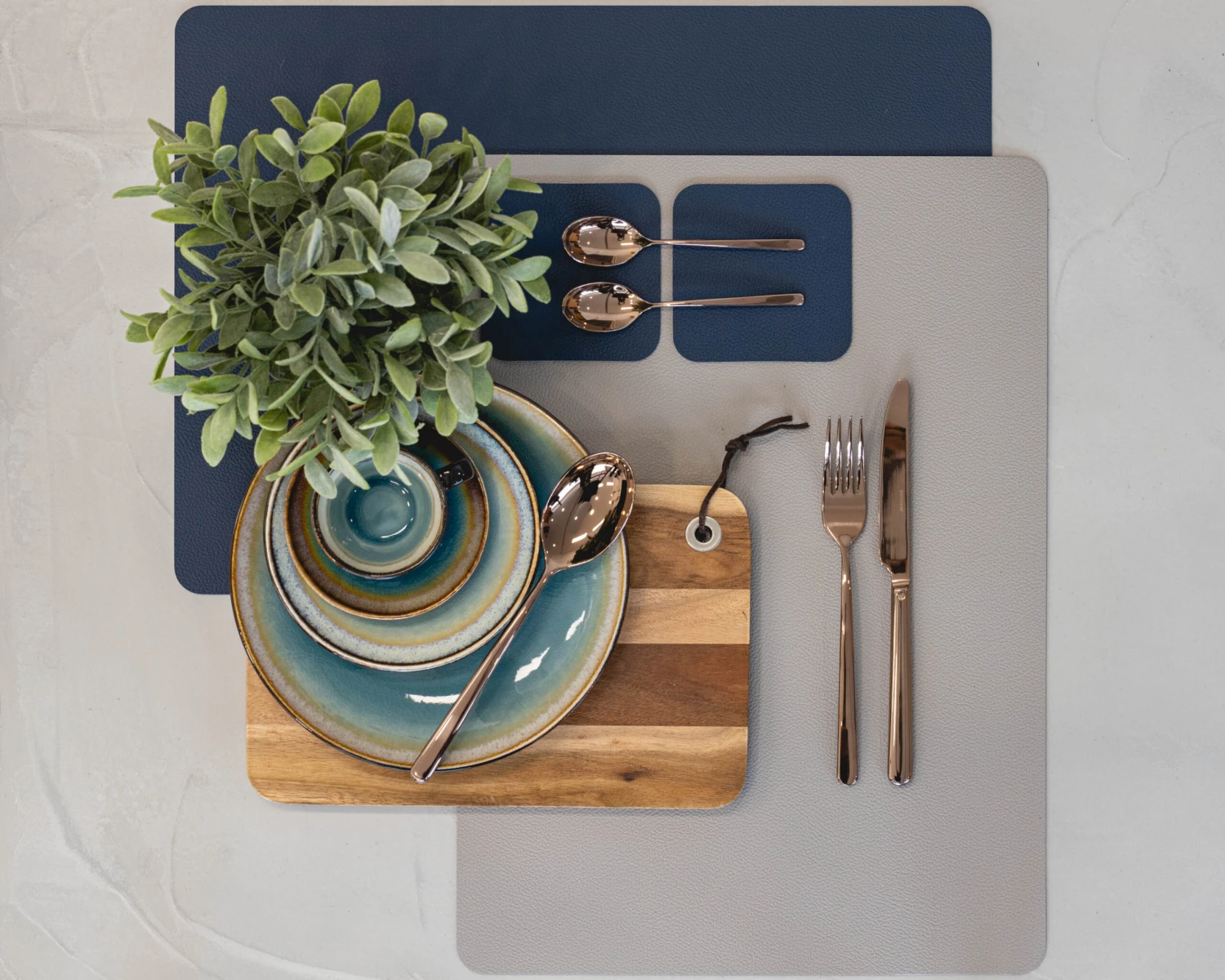 Jay Hill Placemat - Vegan leer - Grijs / Blauw - dubbelzijdig - 46 x 33 cm Jay Hill Placemat - Vegan Leer - Grijs / Blauw - Dubbelzijdig - 46 X 33 Cm -Praktische Winkel Voor Keukenbenodigdheden placemat 9 scaled