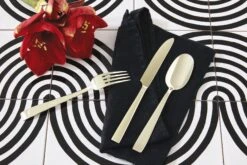 Sambonet Bestekset Flat - Champagne - 24 Delig / 6 Personen 5 Sambonet Bestekset Flat - Champagne - 24 Delig / 6 Personen -Praktische Winkel Voor Keukenbenodigdheden sambonet bestekset flat champagne sfeer2