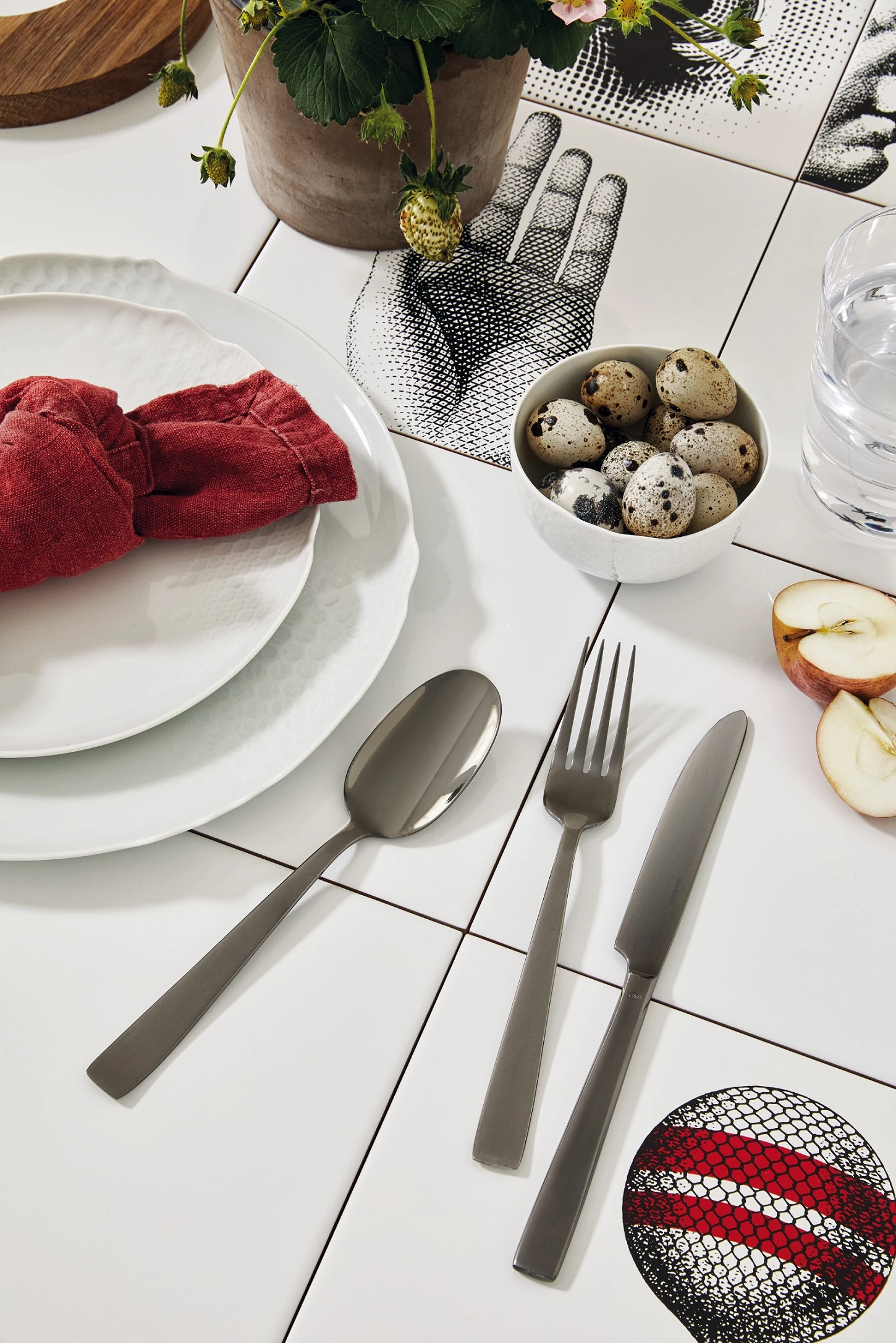 Sambonet Bestekset Flat - Zwart - 24 delig / 6 personen Sambonet Bestekset Flat - Zwart - 24 Delig / 6 Personen -Praktische Winkel Voor Keukenbenodigdheden sambonet bestekset flat zwart sfeer3