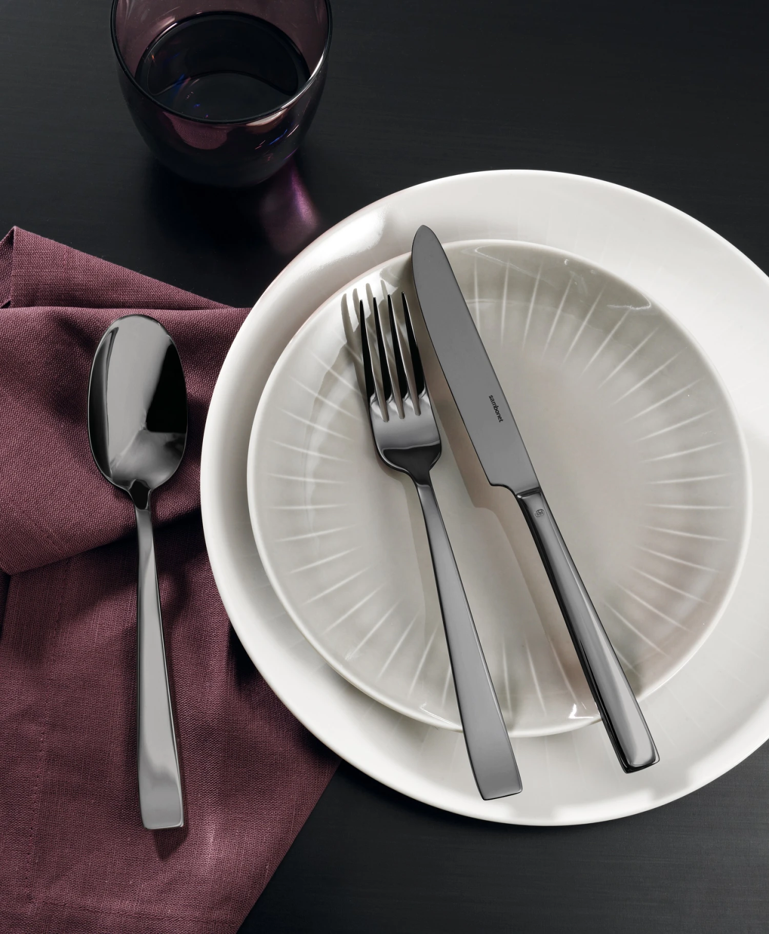 Sambonet Bestekset Flat - Zwart - 24 delig / 6 personen Sambonet Bestekset Flat - Zwart - 24 Delig / 6 Personen -Praktische Winkel Voor Keukenbenodigdheden sambonet bestekset flat zwart sfeer 1