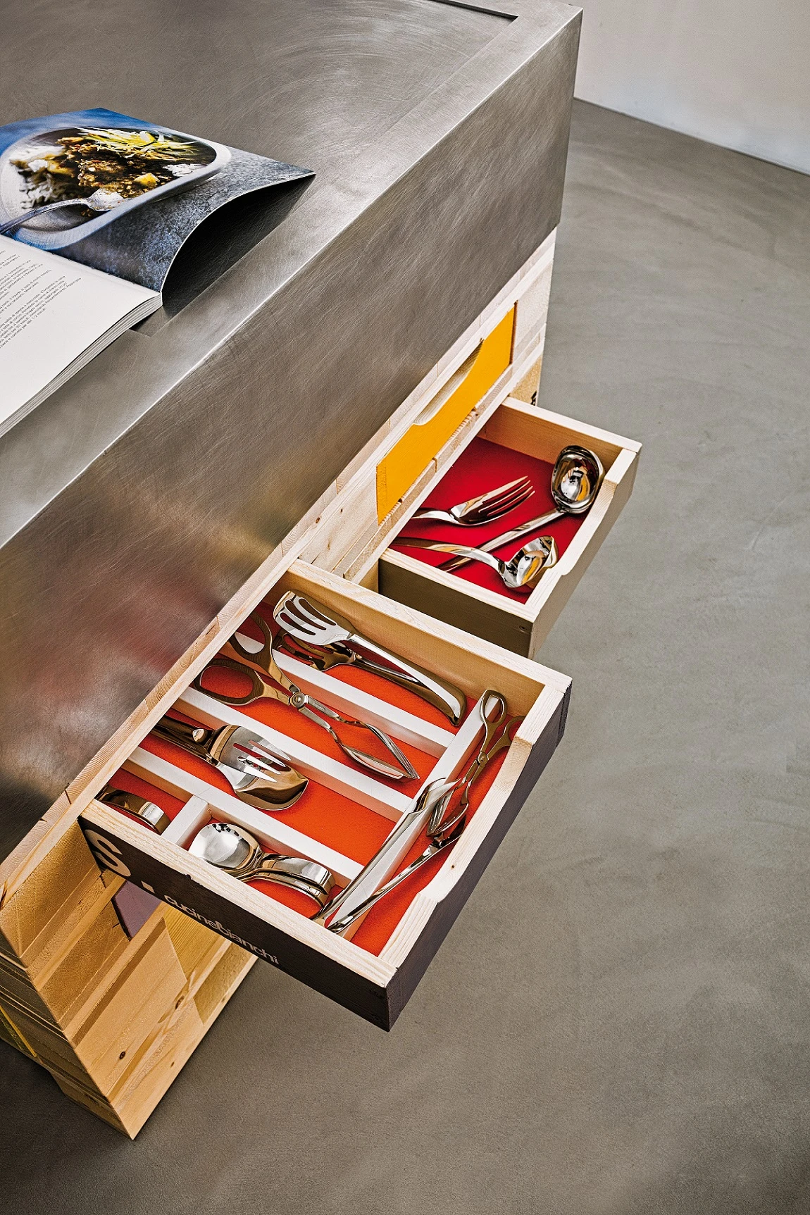 Sambonet Saladeset RVS Sambonet Saladeset RVS -Praktische Winkel Voor Keukenbenodigdheden sambonet serveren sfeer 1