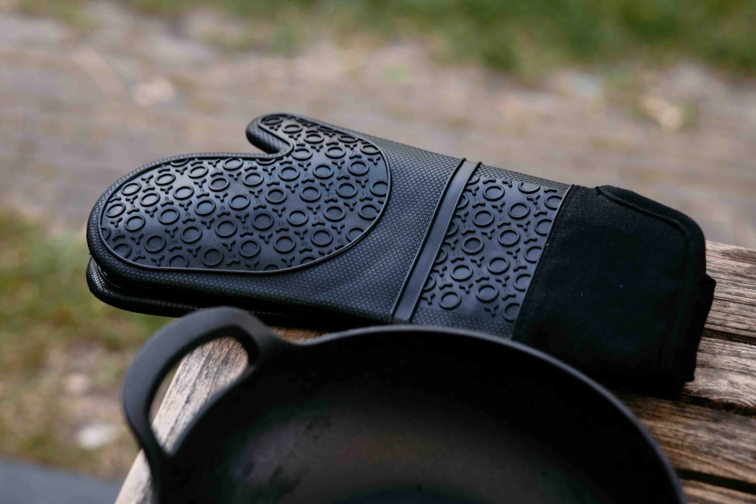 Jay Hill Ovenwant - Zwart - Siliconen - 38 cm Jay Hill Ovenwant - Zwart - Siliconen - 38 Cm -Praktische Winkel Voor Keukenbenodigdheden sareva bbq handschoen siliconen scaled