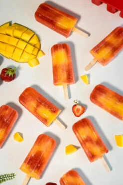 Sareva IJsjesmaker - 10 Ijsjes - Rood - Siliconen - Easy Release - Herbruikbaar 5 Sareva IJsjesmaker - 10 Ijsjes - Rood - Siliconen - Easy Release - Herbruikbaar -Praktische Winkel Voor Keukenbenodigdheden sareva ijsjesmaker