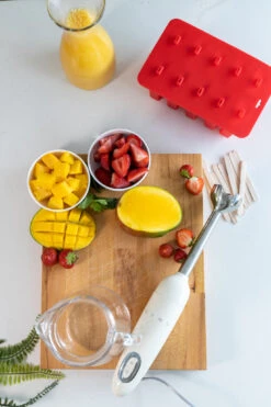 Sareva IJsjesmaker - 10 Ijsjes - Rood - Siliconen - Easy Release - Herbruikbaar 6 Sareva IJsjesmaker - 10 Ijsjes - Rood - Siliconen - Easy Release - Herbruikbaar -Praktische Winkel Voor Keukenbenodigdheden sareva ijsjesvorm