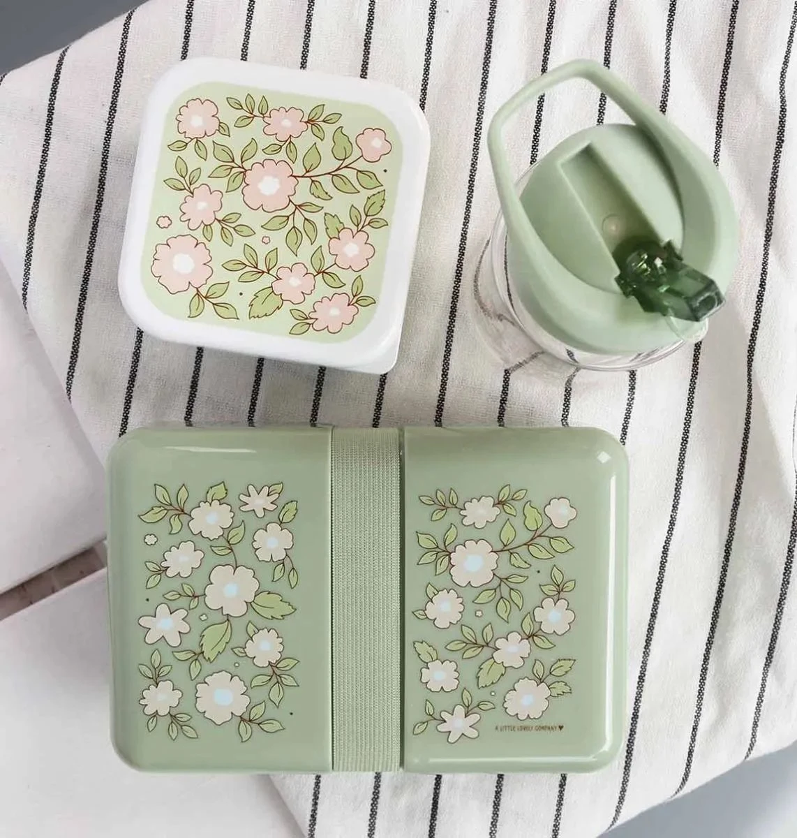 A Little Lovely Company Lunchbox - Groene Bloesems A Little Lovely Company Lunchbox - Groene Bloesems -Praktische Winkel Voor Keukenbenodigdheden sbblsa49 lr 4 lunch box blossoms sage