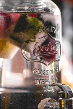 Sareva IJsblokjesvorm - 8 Grote Ijsblokjes - Siliconen - Easy Release - Herbruikbaar 5 Sareva IJsblokjesvorm - 8 Grote Ijsblokjes - Siliconen - Easy Release - Herbruikbaar -Praktische Winkel Voor Keukenbenodigdheden sereva ijs sfeer 10 2