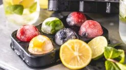 Sareva IJsblokjesvorm - 6 Ronde Ijsbollen - Siliconen - Easy Release - Herbruikbaar 5 Sareva IJsblokjesvorm - 6 Ronde Ijsbollen - Siliconen - Easy Release - Herbruikbaar -Praktische Winkel Voor Keukenbenodigdheden sereva ijs sfeer 27