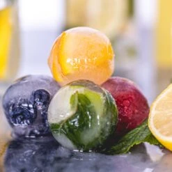 Sareva IJsblokjesvorm - 6 Ronde Ijsbollen - Siliconen - Easy Release - Herbruikbaar 4 Sareva IJsblokjesvorm - 6 Ronde Ijsbollen - Siliconen - Easy Release - Herbruikbaar -Praktische Winkel Voor Keukenbenodigdheden sereva ijs sfeer 37