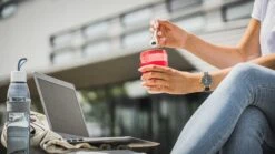 Sareva Muesli Beker - Met Lepel - Yoghurt 2 Go - Rood -Praktische Winkel Voor Keukenbenodigdheden sfeer 22