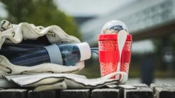 Sareva Muesli Beker - Met Lepel - Yoghurt 2 Go - Rood -Praktische Winkel Voor Keukenbenodigdheden sfeer 3