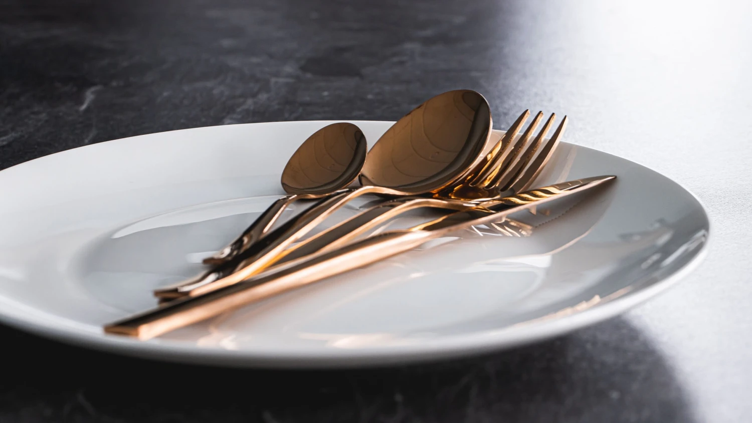 Sareva Bestekset - Koper - 4-delig Sareva Bestekset - Koper - 4-delig -Praktische Winkel Voor Keukenbenodigdheden sfeer brons 6 1 scaled