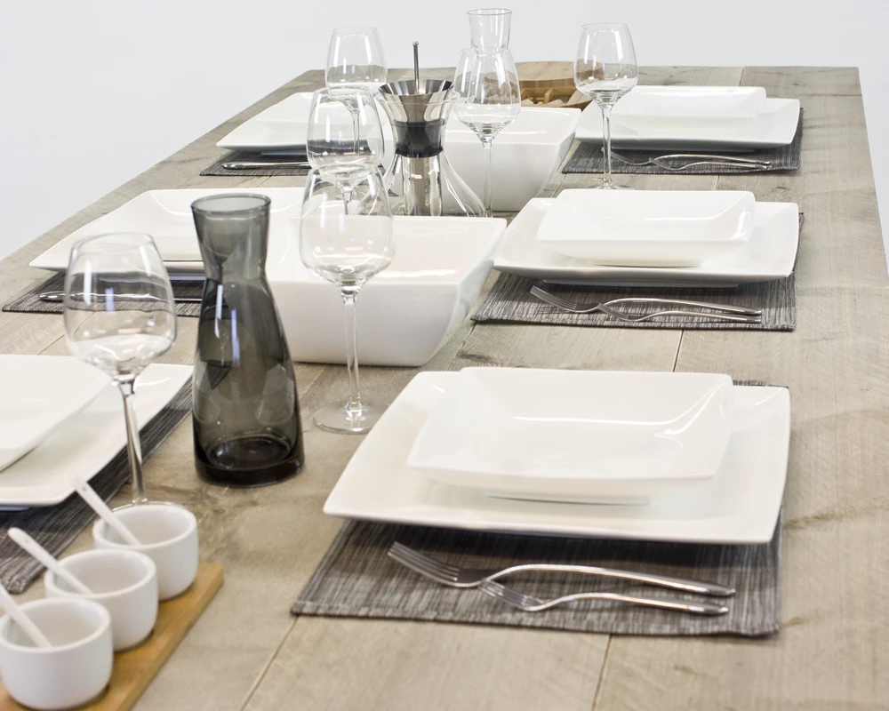 BonBistro Serviesset Yong Squito - Wit - 12-delig / 4 personen BonBistro Serviesset Yong Squito - Wit - 12-delig / 4 Personen -Praktische Winkel Voor Keukenbenodigdheden sfeer tafel steigerhout 1