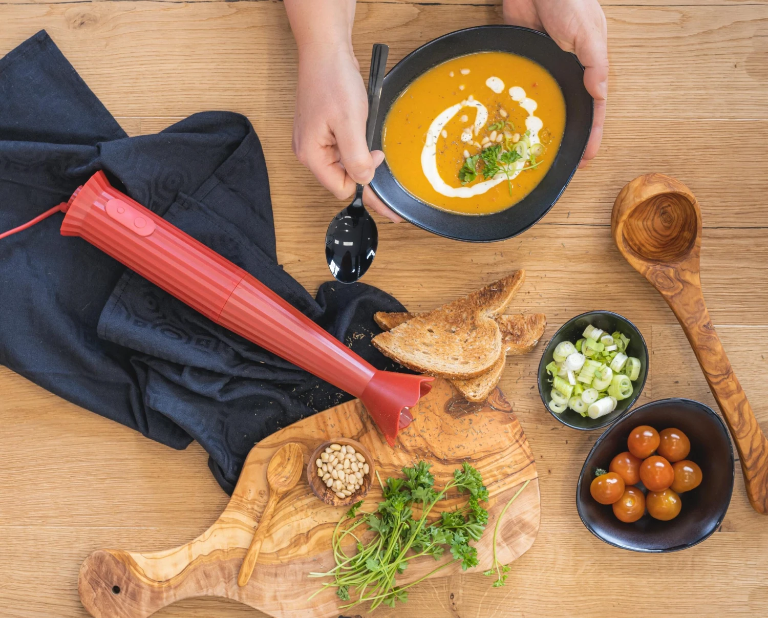 Alessi Staafmixer Plissé - 2 standen - Rood - Michele de Lucchi - MDL10 R Alessi Staafmixer Plissé - 2 Standen - Rood - Michele De Lucchi - MDL10 R -Praktische Winkel Voor Keukenbenodigdheden staafmixer 2 1 scaled