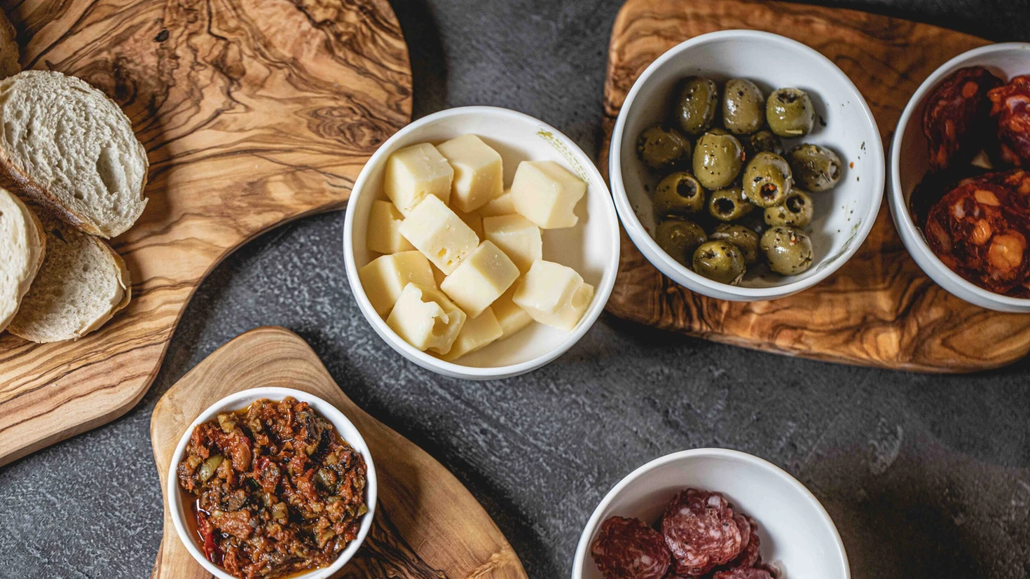 Jay Hill Serveerplank Tunea Olijfhout Schors 29 - 31 cm Jay Hill Serveerplank Tunea Olijfhout Schors 29 - 31 Cm -Praktische Winkel Voor Keukenbenodigdheden tunea 21 1 2 scaled