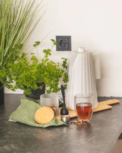 Alessi Waterkoker Plissé - Droogkookbeveiliging - Wit - Michele De Lucchi - 1.7 Liter - MDL06 W 5 Alessi Waterkoker Plissé - Droogkookbeveiliging - Wit - Michele De Lucchi - 1.7 Liter - MDL06 W -Praktische Winkel Voor Keukenbenodigdheden waterkoker 4